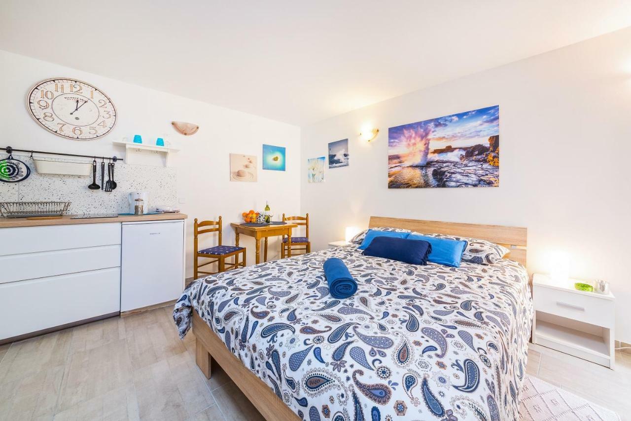 Degrassi Square Apartments (Adults Only) Vrsar Exterior foto